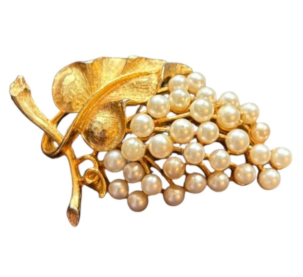 Vintage ART Faux Pearl Grape Cluster Brooch Gold Tone Leaf Arthur Pepper